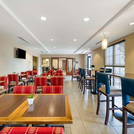 Comfort Suites Carlsbad Bagian luar foto