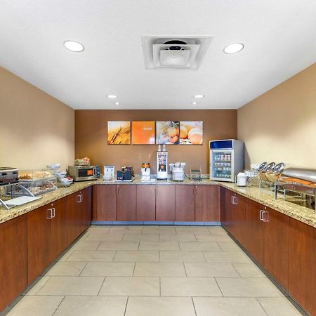 Comfort Suites Carlsbad Bagian luar foto