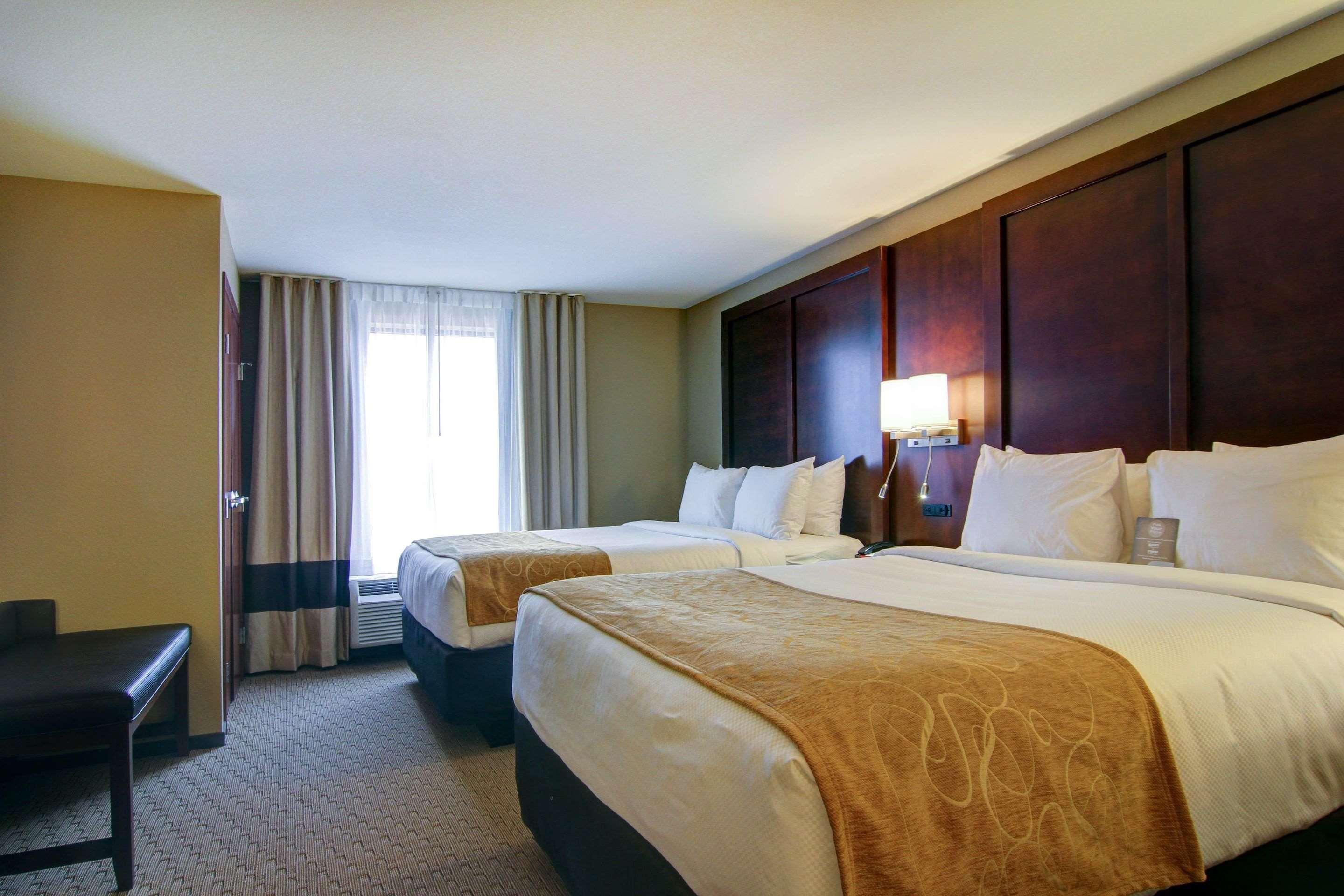 Comfort Suites Carlsbad Bagian luar foto