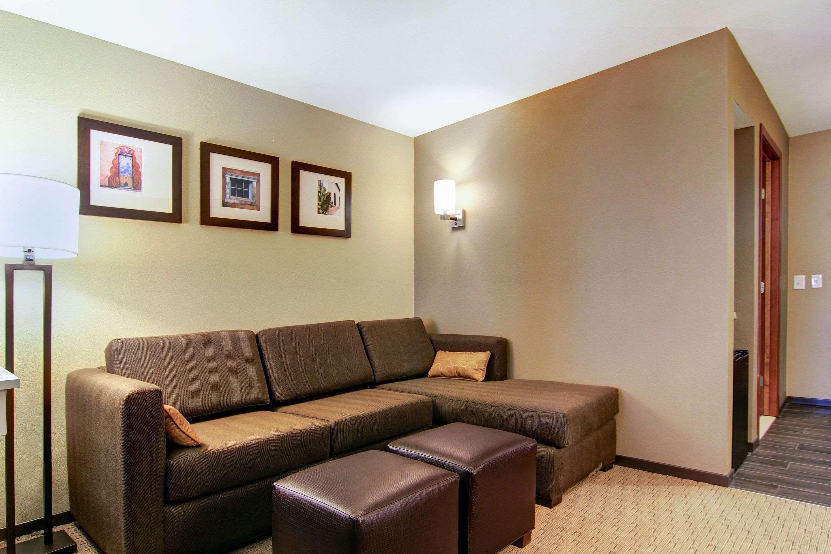 Comfort Suites Carlsbad Bagian luar foto