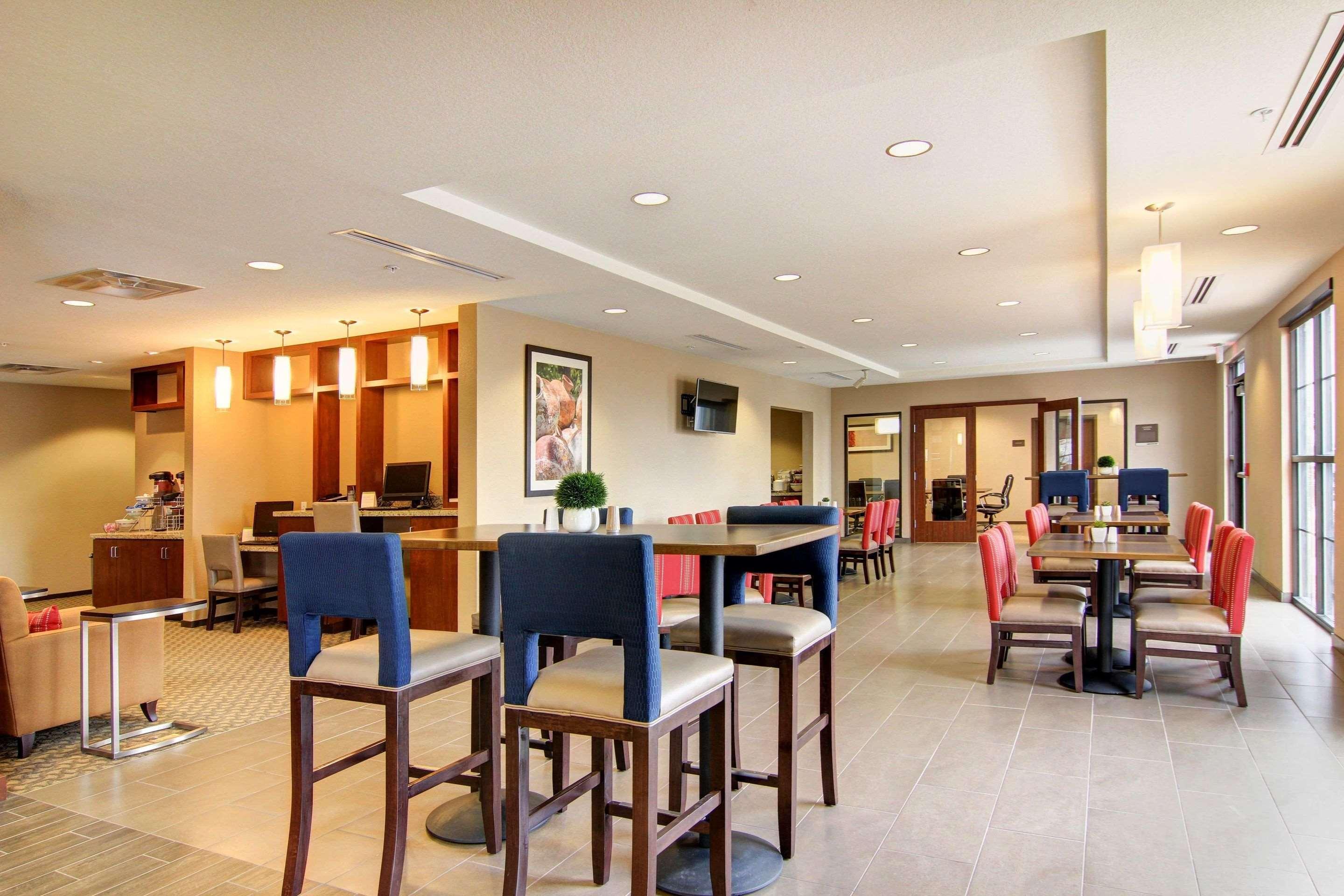 Comfort Suites Carlsbad Bagian luar foto