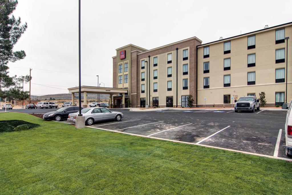 Comfort Suites Carlsbad Bagian luar foto