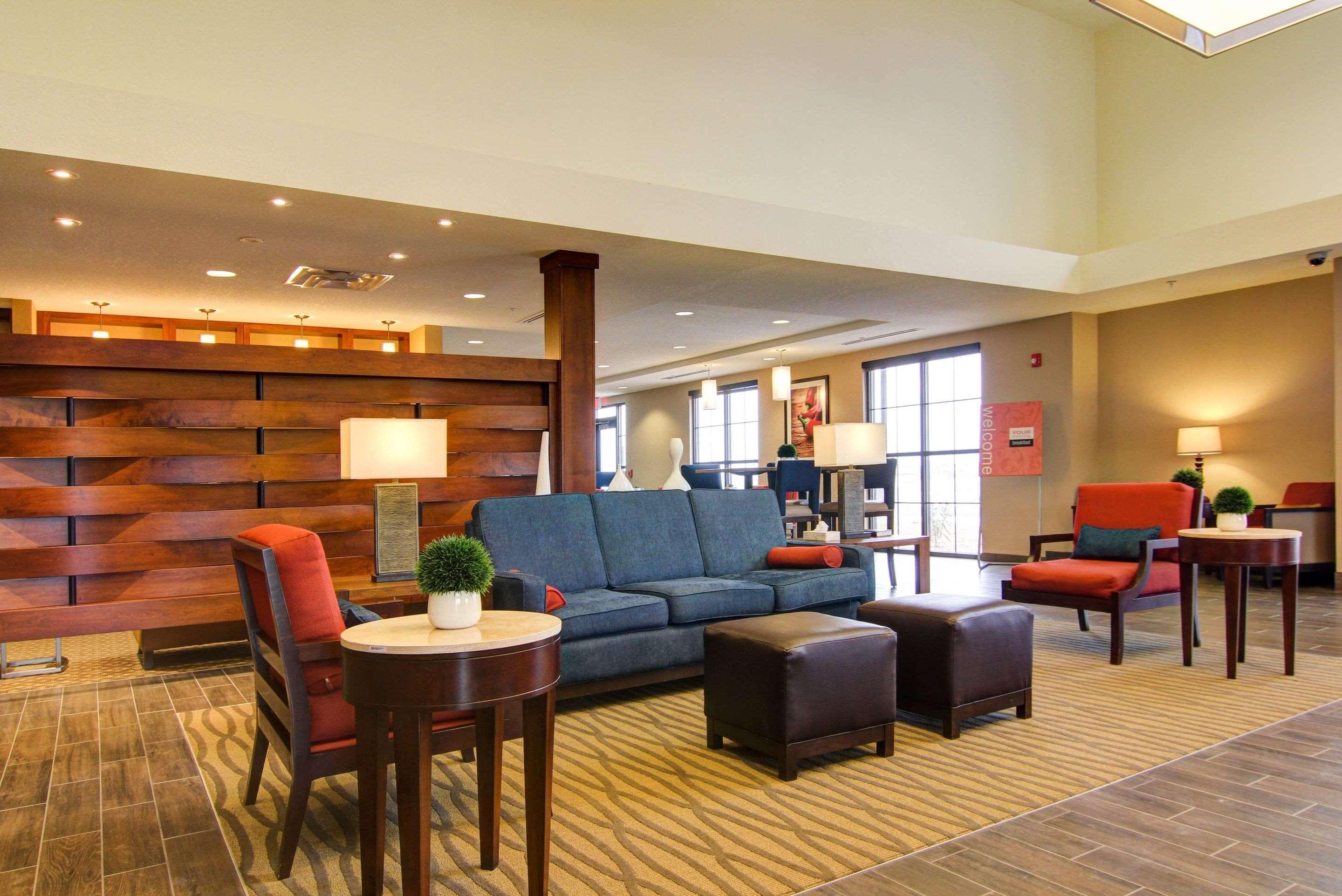 Comfort Suites Carlsbad Bagian luar foto