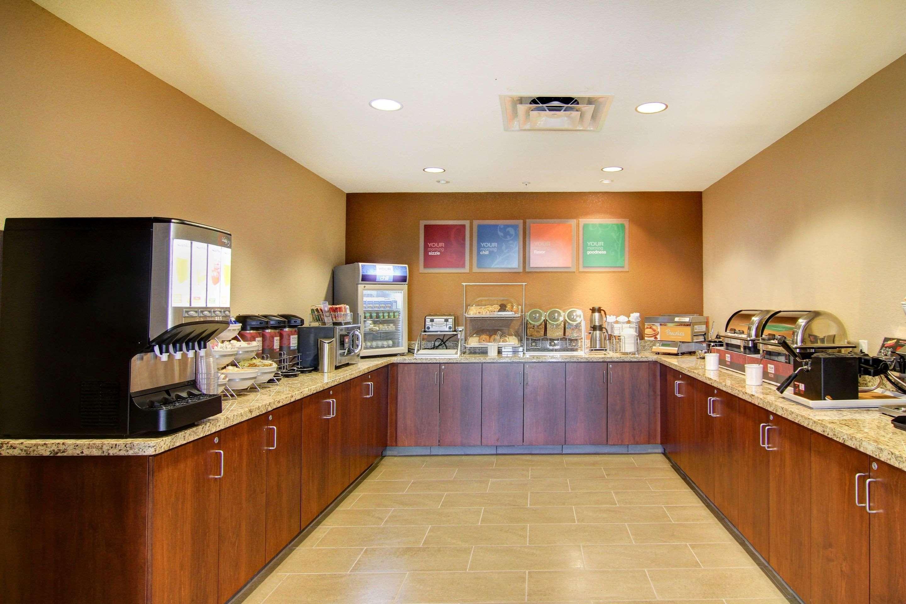 Comfort Suites Carlsbad Bagian luar foto