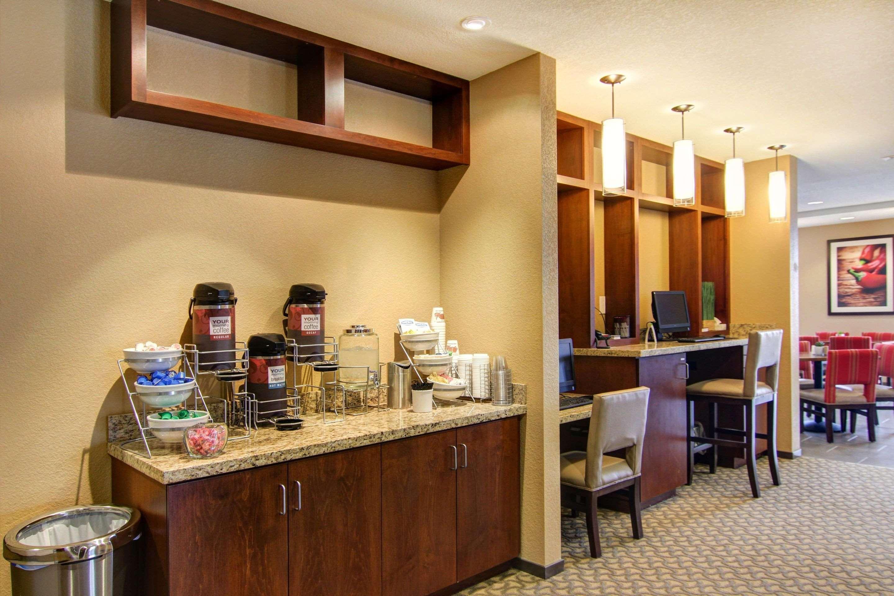 Comfort Suites Carlsbad Bagian luar foto