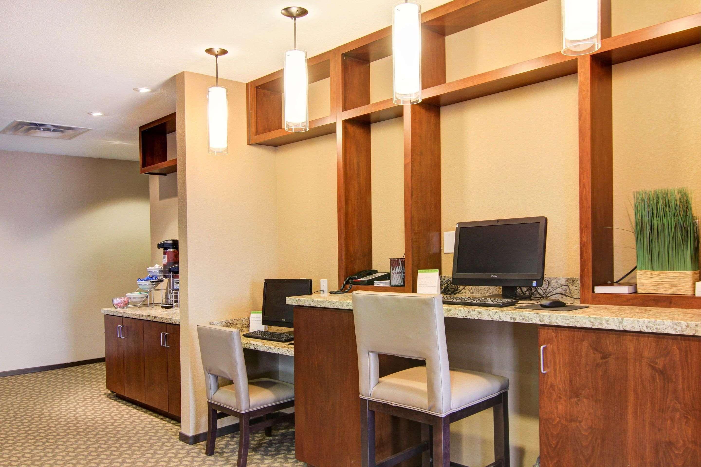 Comfort Suites Carlsbad Bagian luar foto