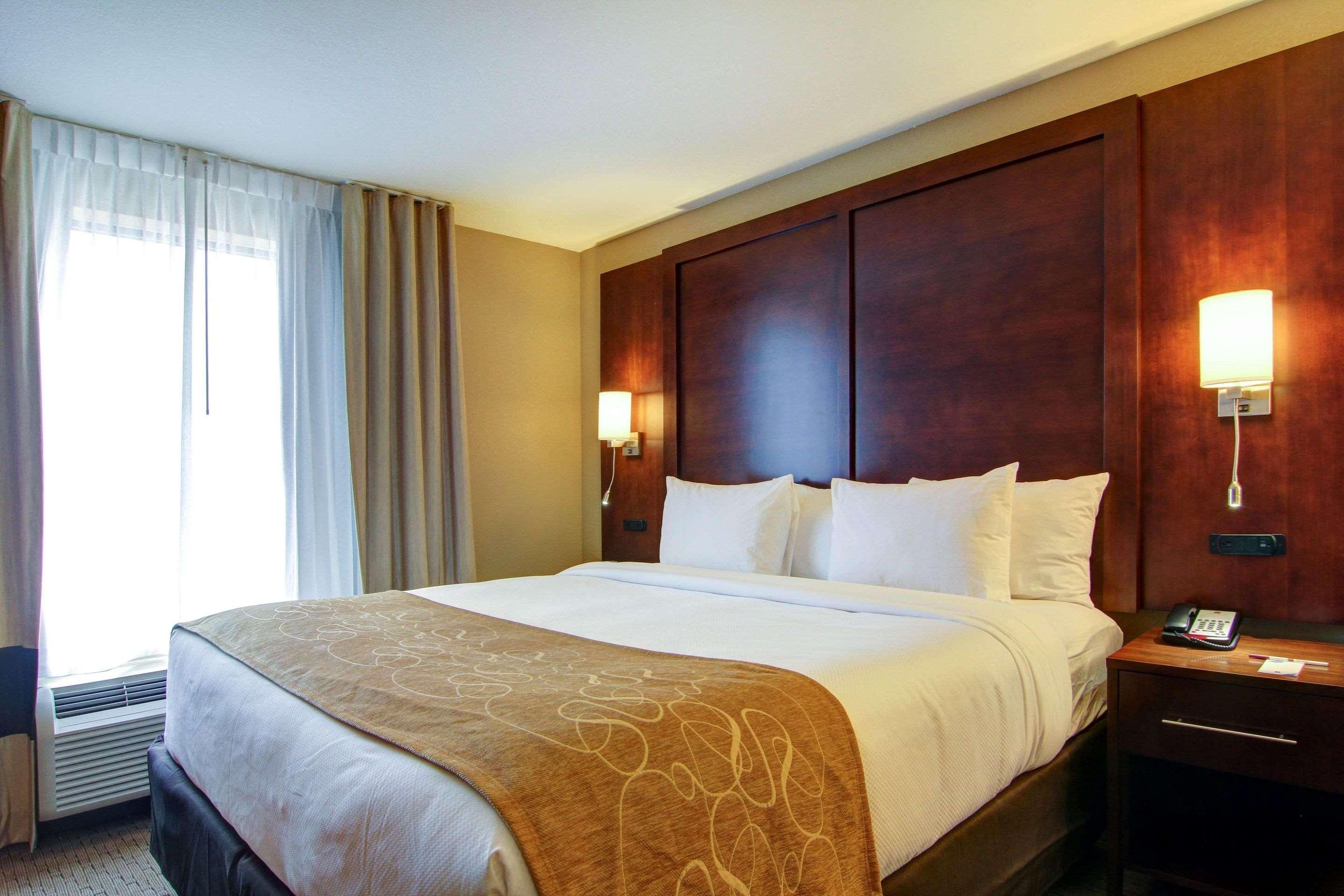 Comfort Suites Carlsbad Bagian luar foto