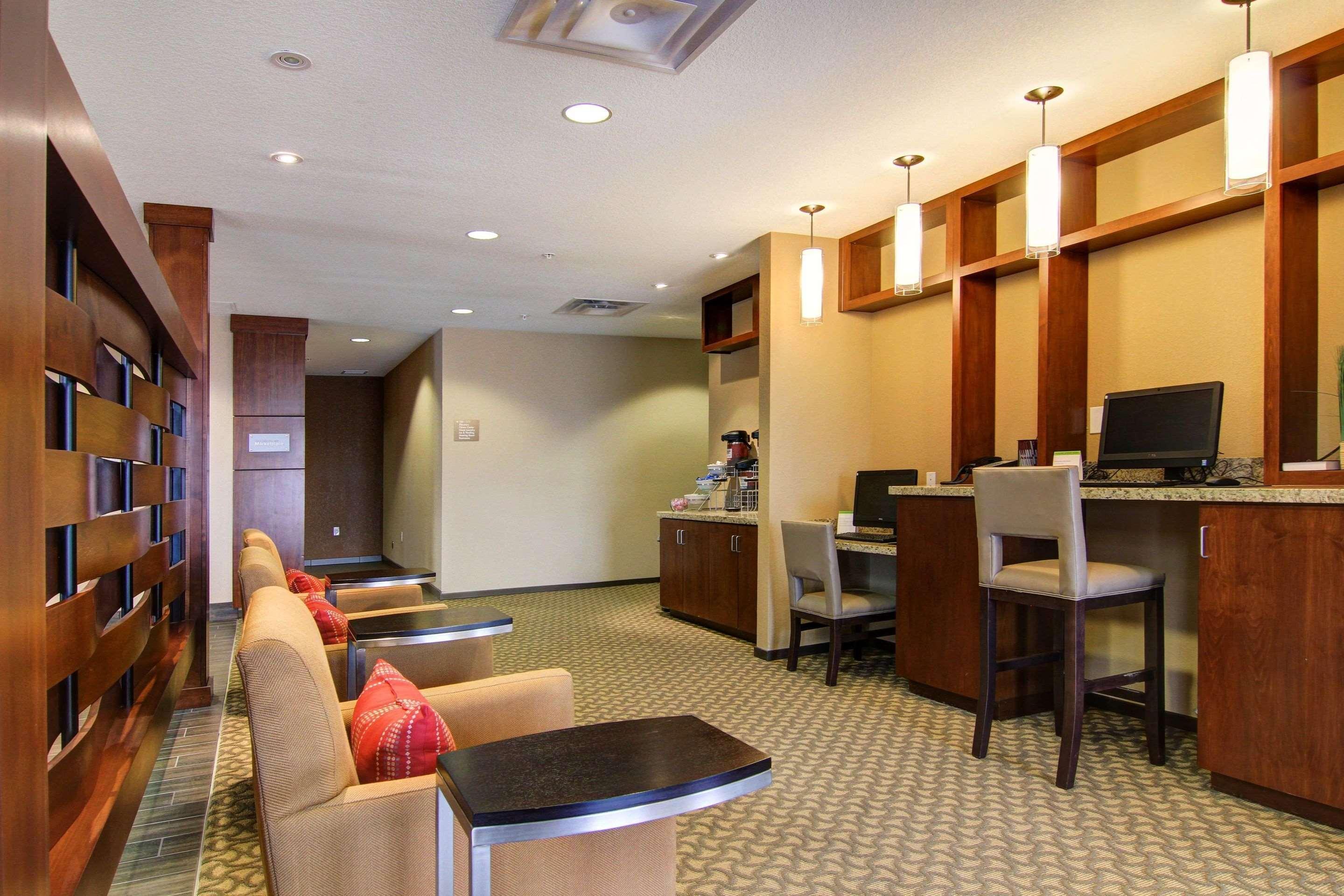 Comfort Suites Carlsbad Bagian luar foto