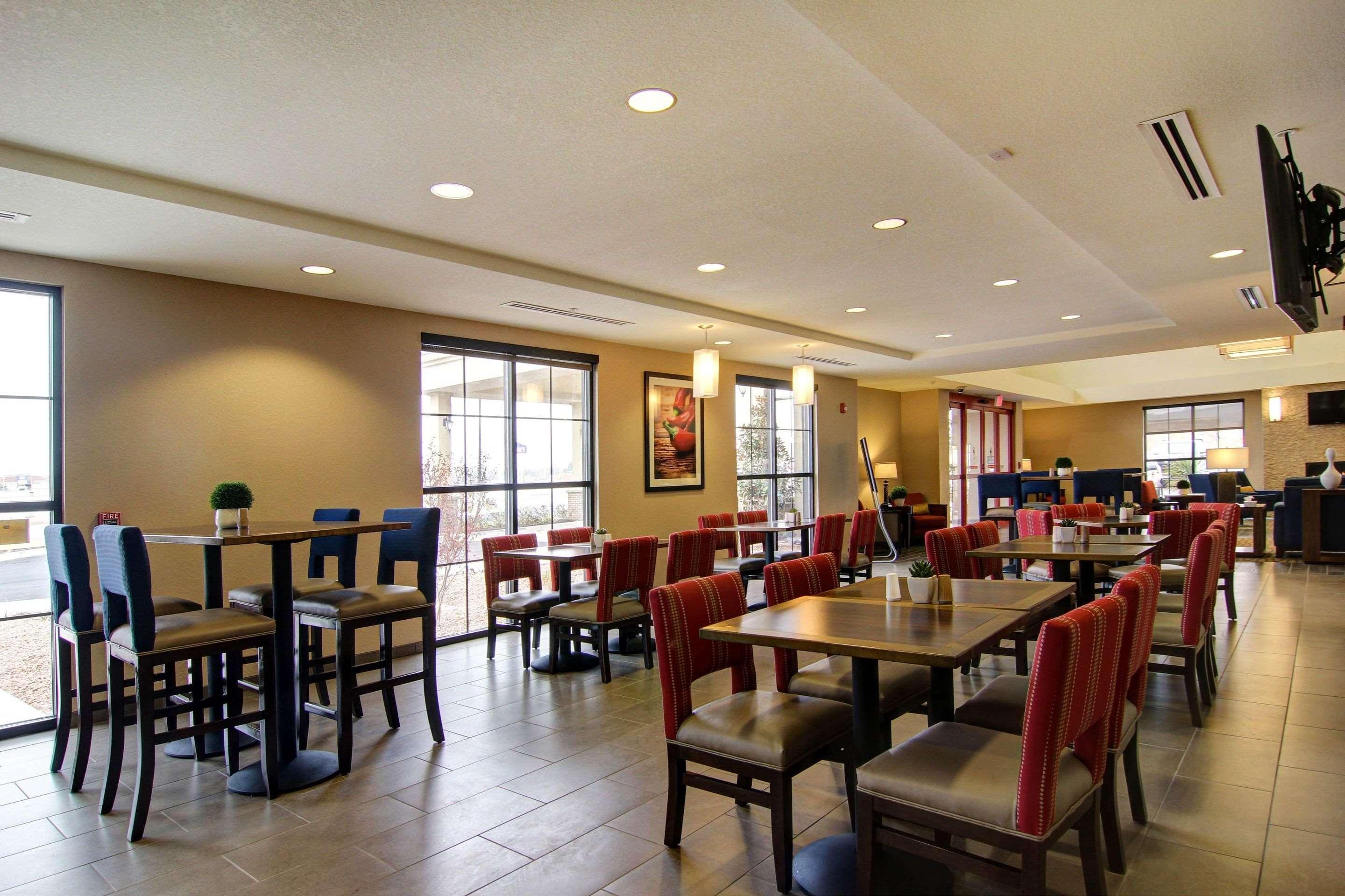 Comfort Suites Carlsbad Bagian luar foto