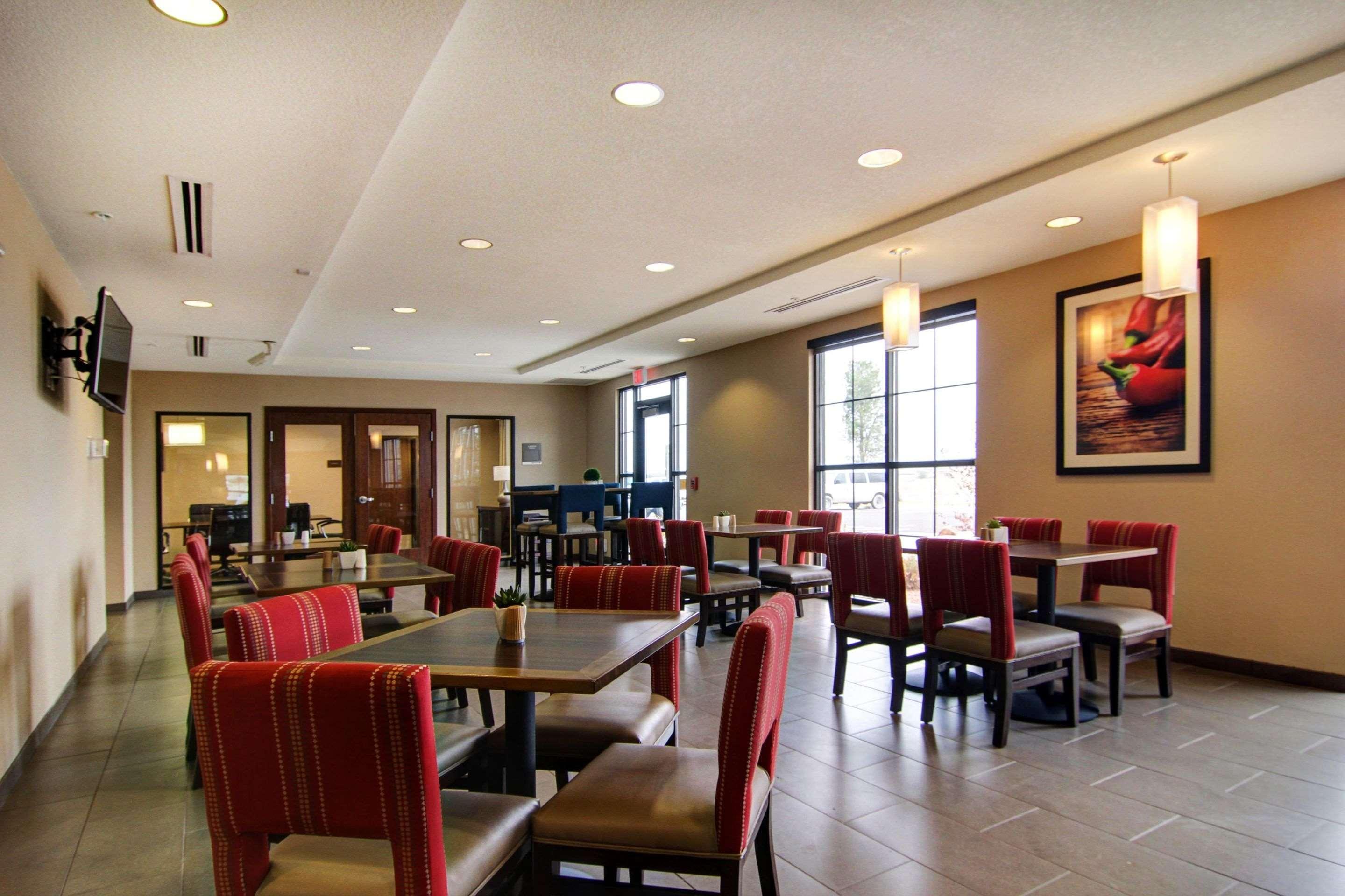 Comfort Suites Carlsbad Bagian luar foto