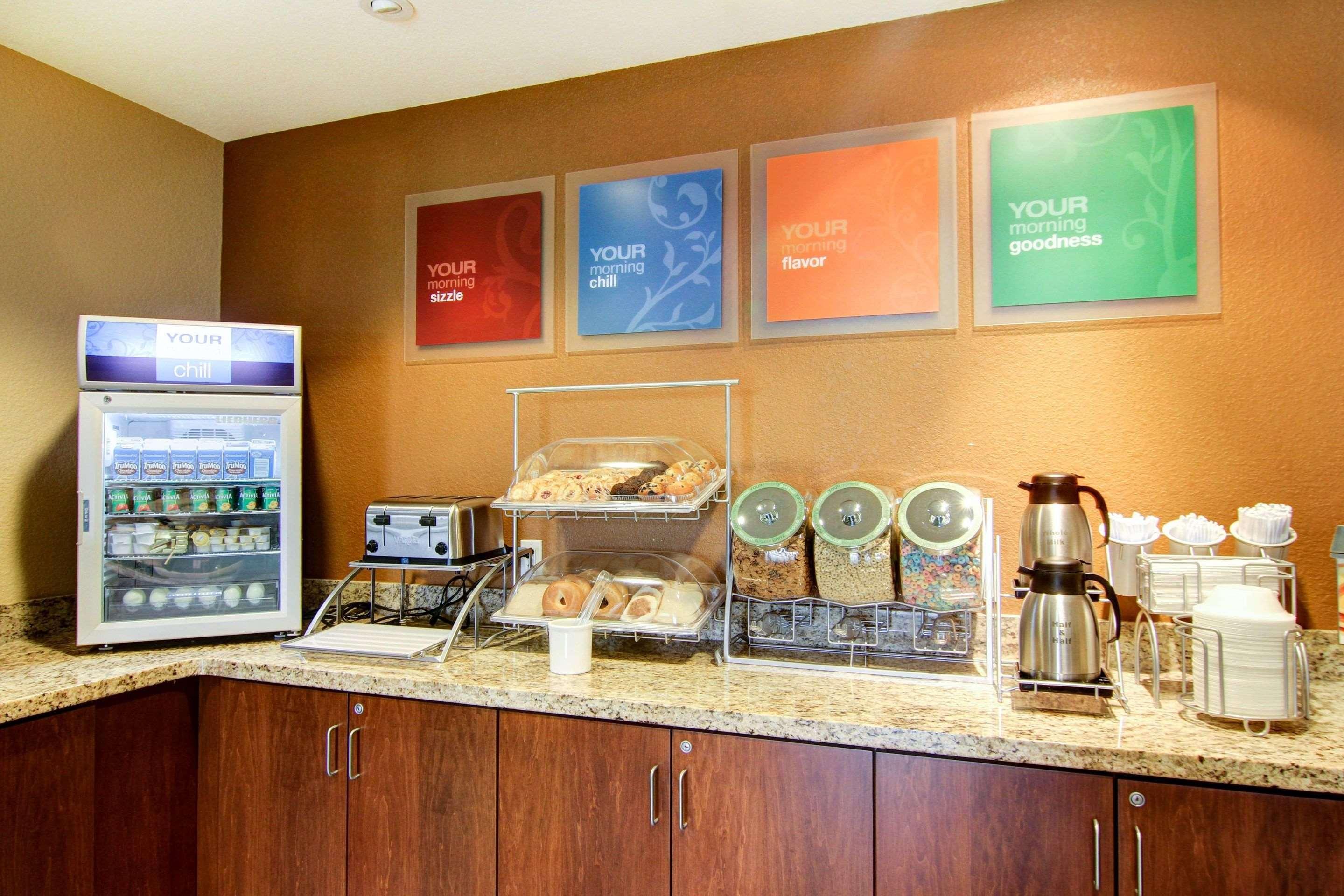Comfort Suites Carlsbad Bagian luar foto