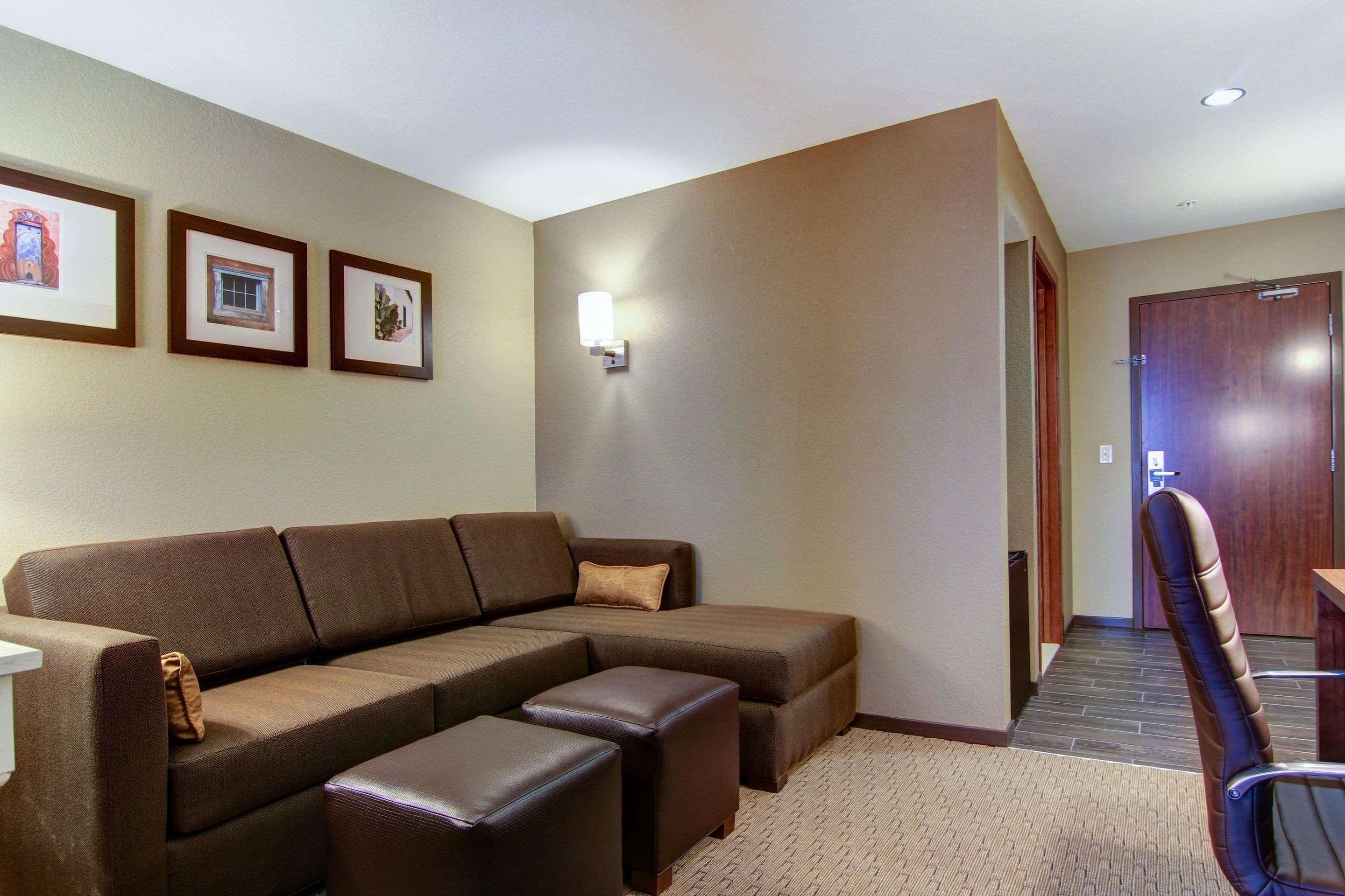 Comfort Suites Carlsbad Bagian luar foto
