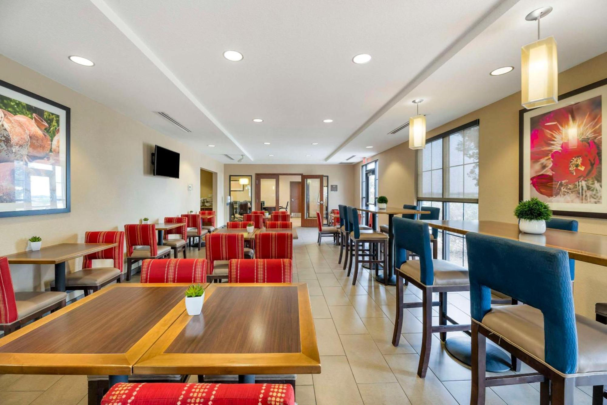 Comfort Suites Carlsbad Bagian luar foto