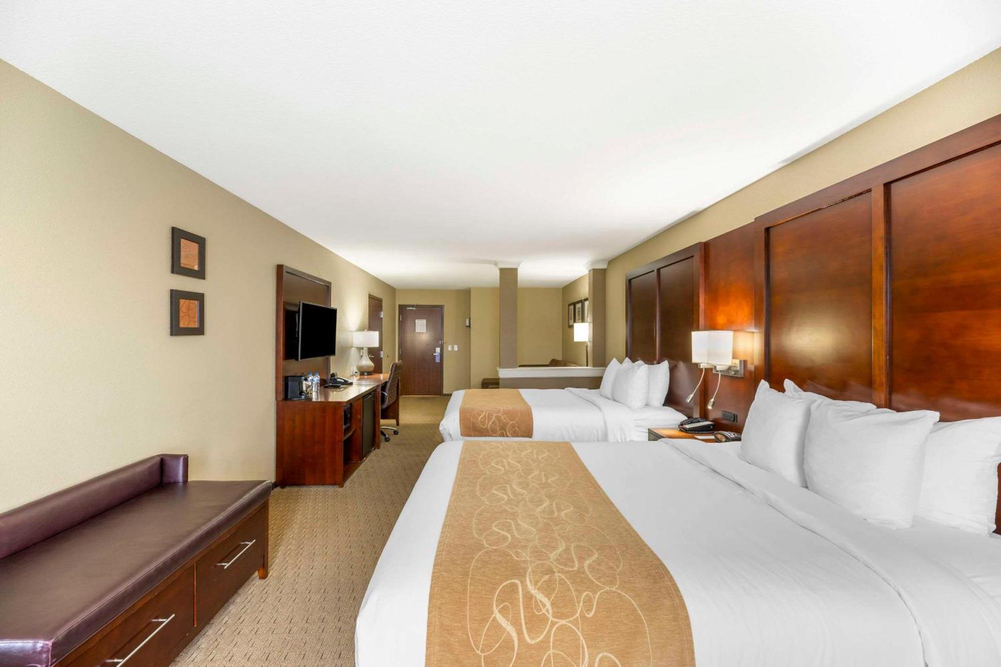 Comfort Suites Carlsbad Bagian luar foto