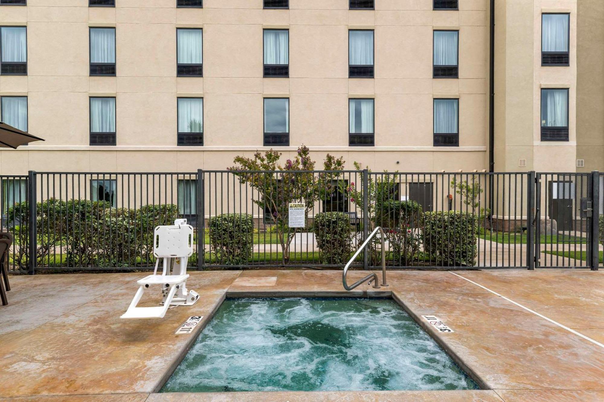 Comfort Suites Carlsbad Bagian luar foto