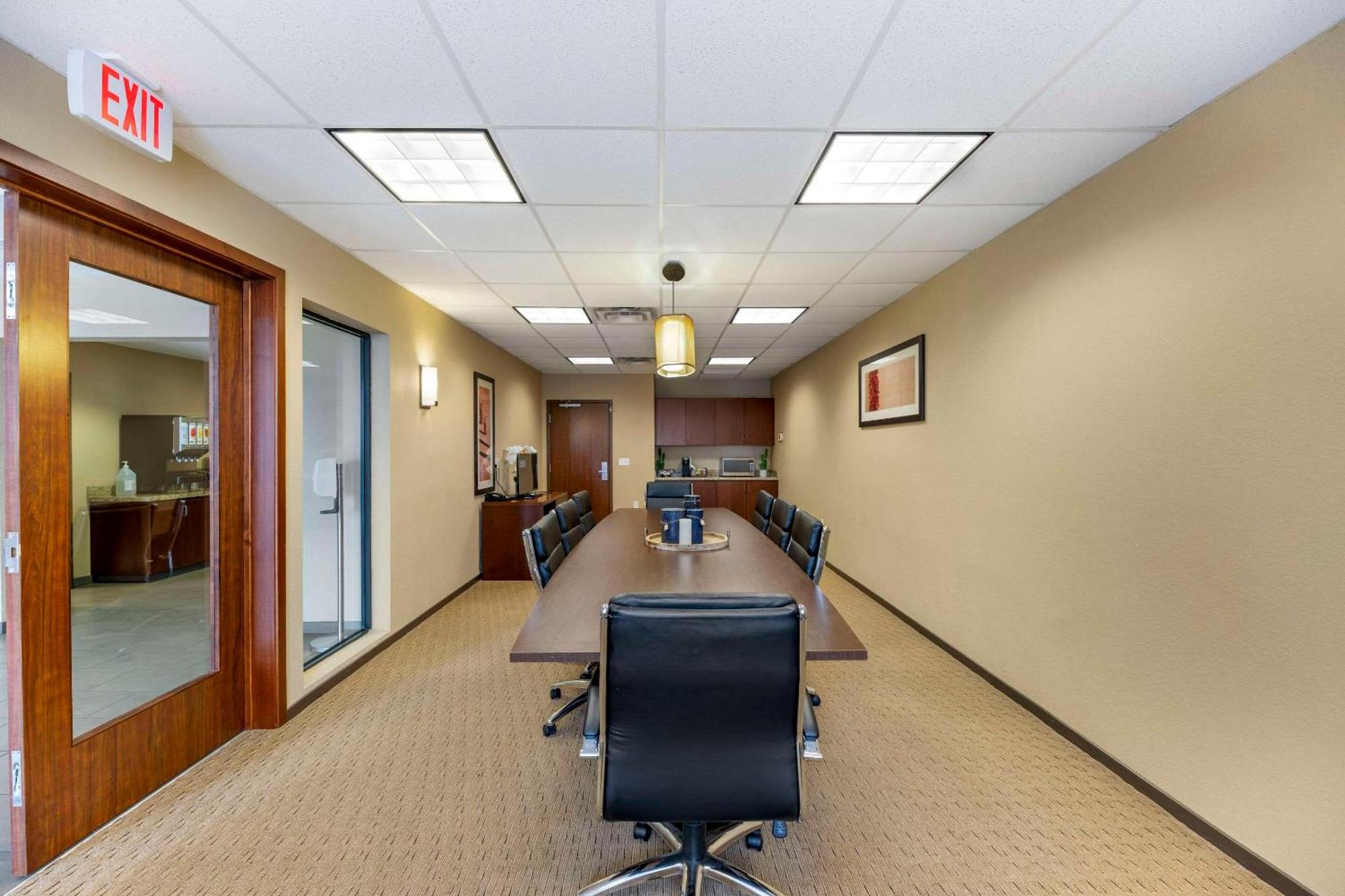 Comfort Suites Carlsbad Bagian luar foto