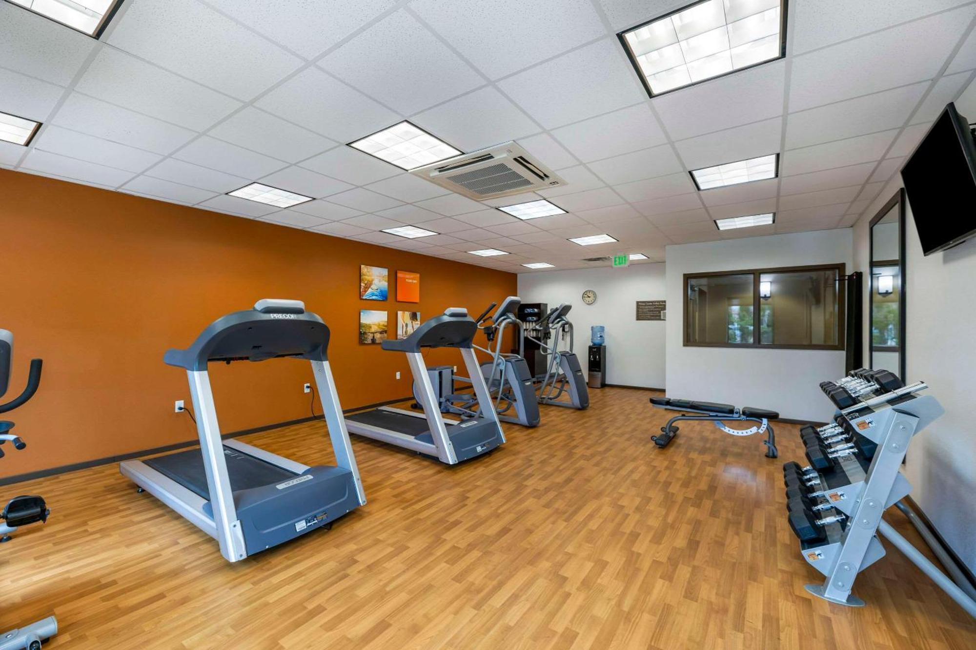 Comfort Suites Carlsbad Bagian luar foto