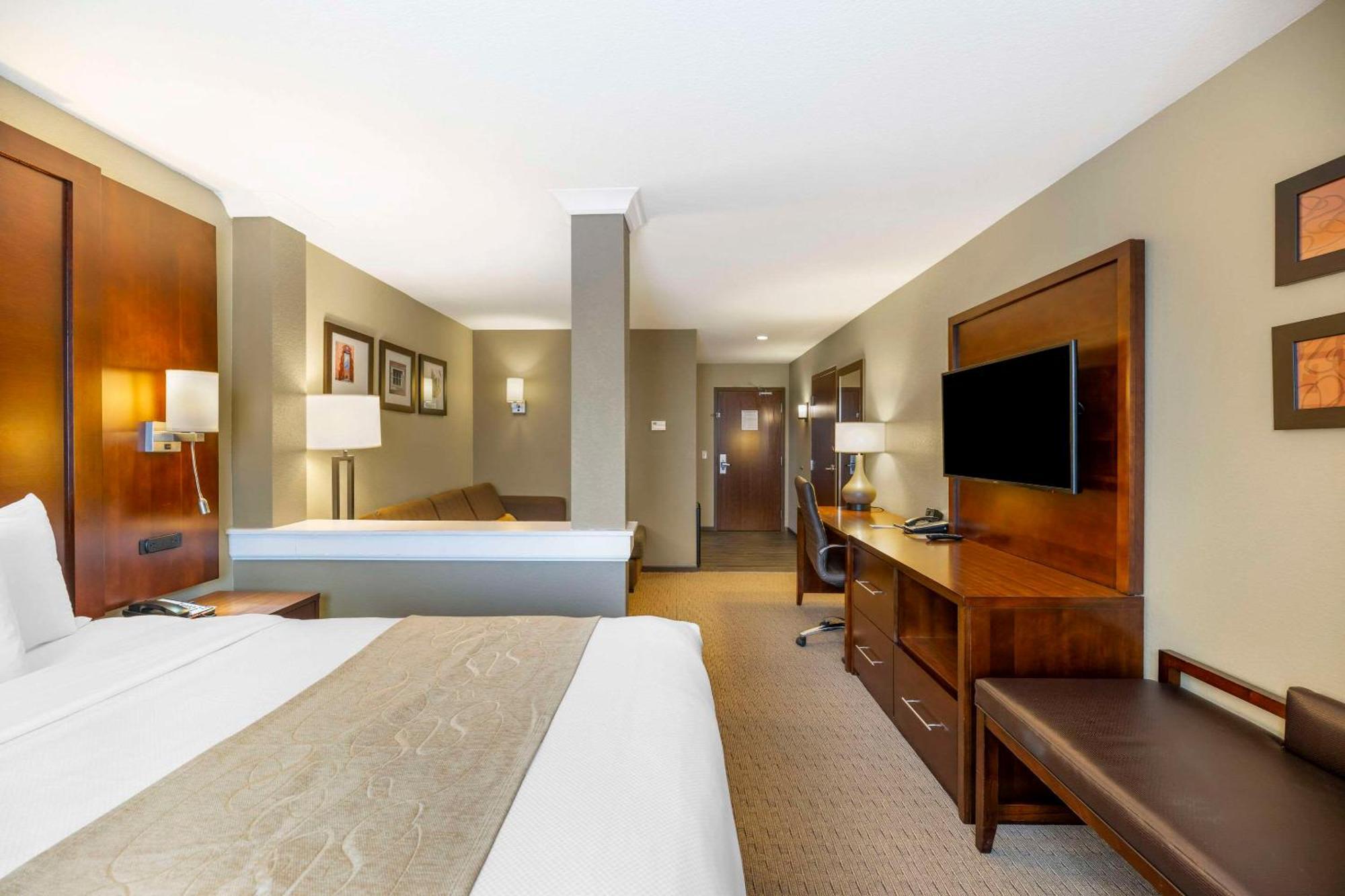 Comfort Suites Carlsbad Bagian luar foto