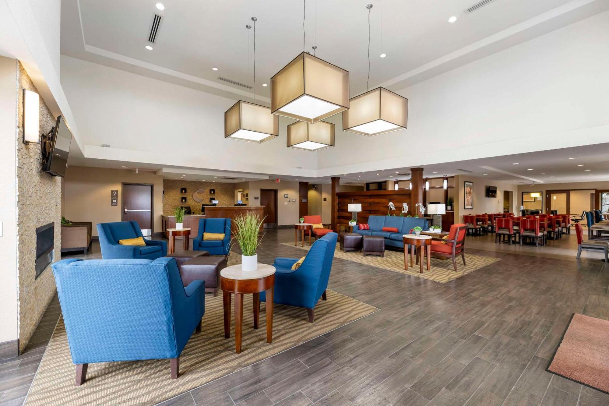 Comfort Suites Carlsbad Bagian luar foto
