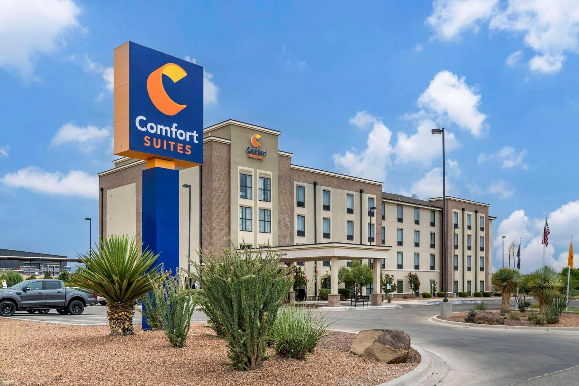 Comfort Suites Carlsbad Bagian luar foto