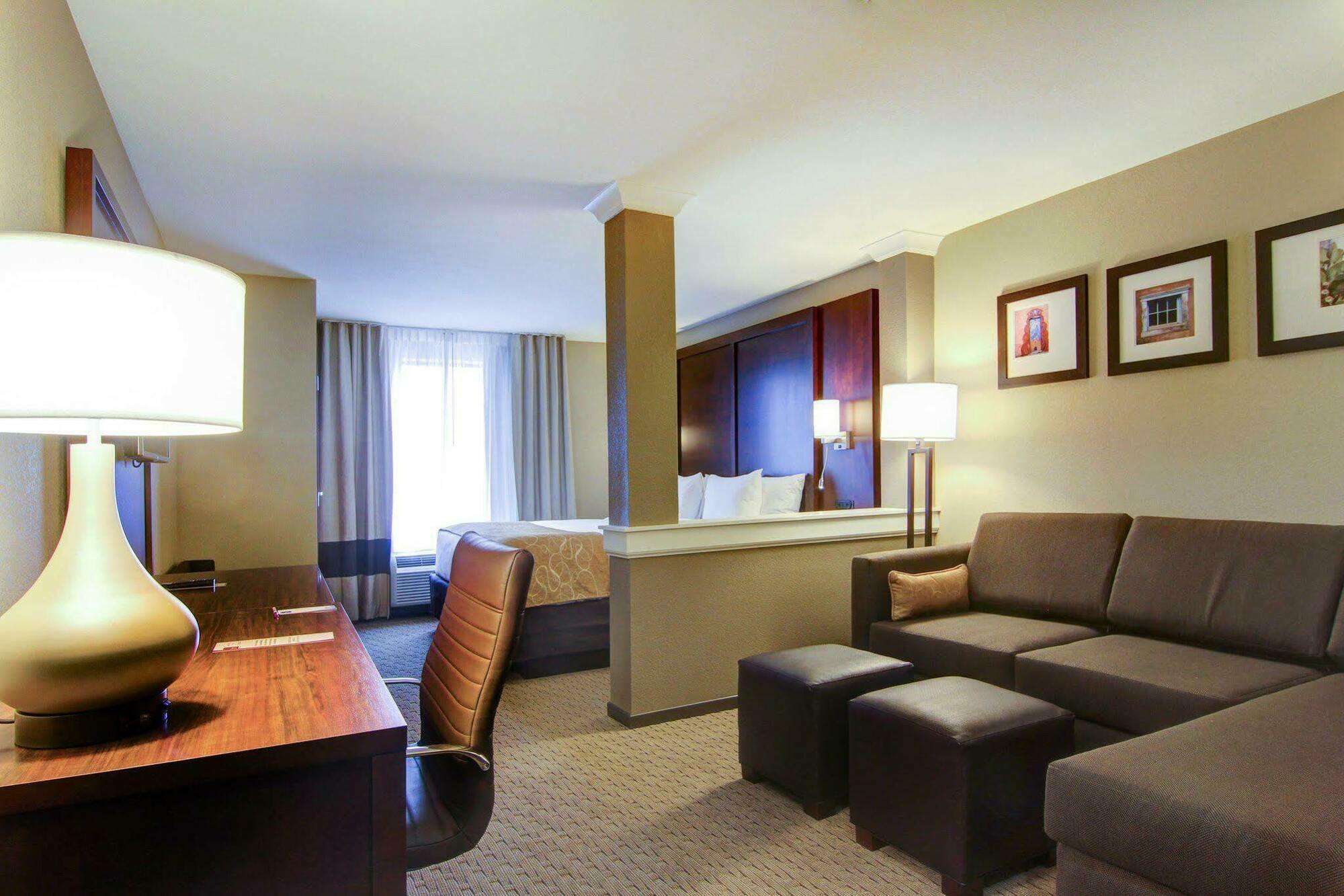 Comfort Suites Carlsbad Bagian luar foto
